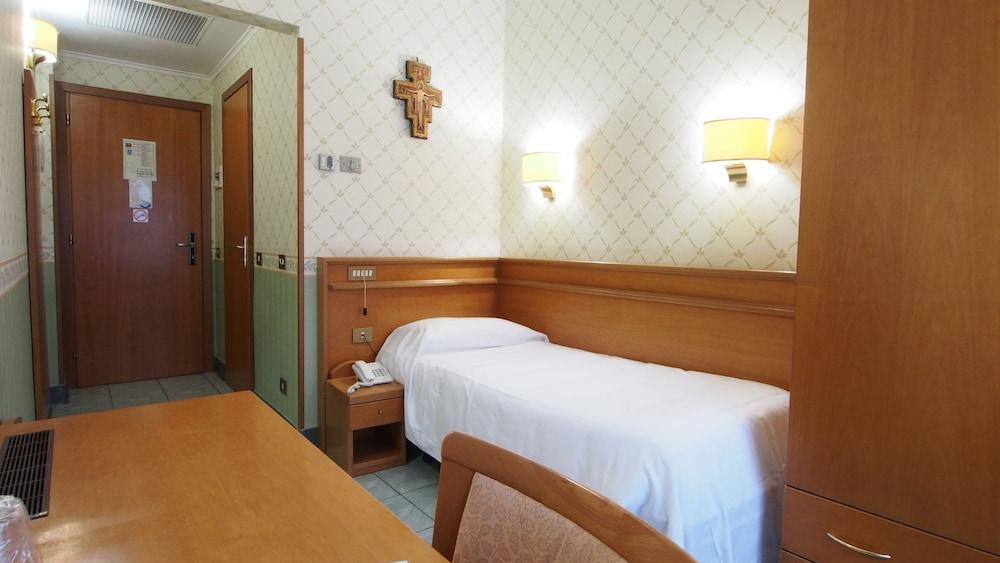 Kolping Casa Domitilla 3* Roma